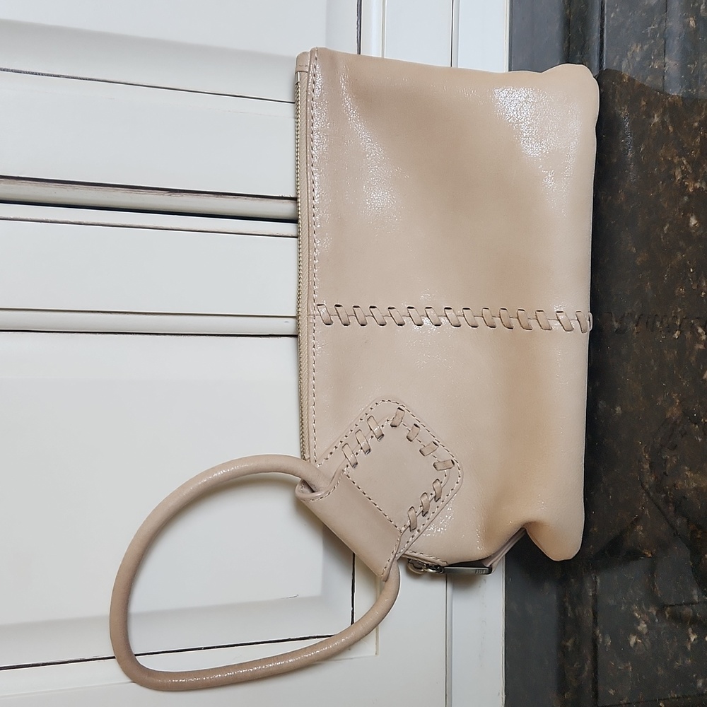 Hobo Sable Wristlet Irish Cream
